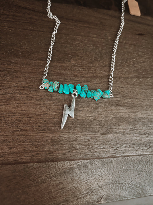 Collier chaîne barrette turquoise avec breloque boulon